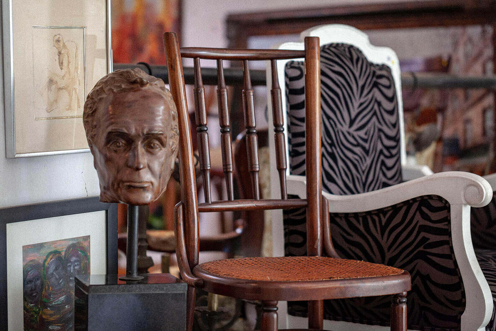 El Callejón, Muebles Usados y Antiguedades